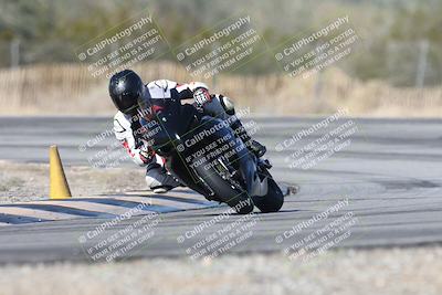 media/Dec-01-2025-Moto Forza (Mon) [[2daa91e15f]]/1-Advanced Group/Session 3 (Turn 3)/